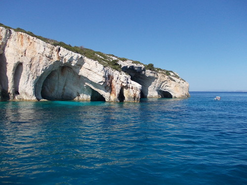Grecia sau Fiji? Să fie... Peşterile Albastre