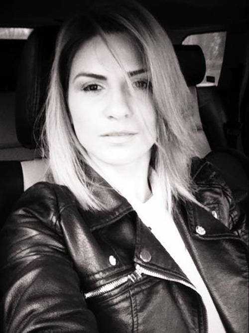 Încă o schimbare de look pentru Ellie White. Este a treia în ultimele două luni! 