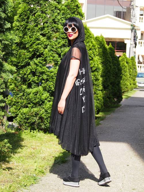 Cântăreaţa Sophia, look modern, inspirat de Audrey Hepburn 