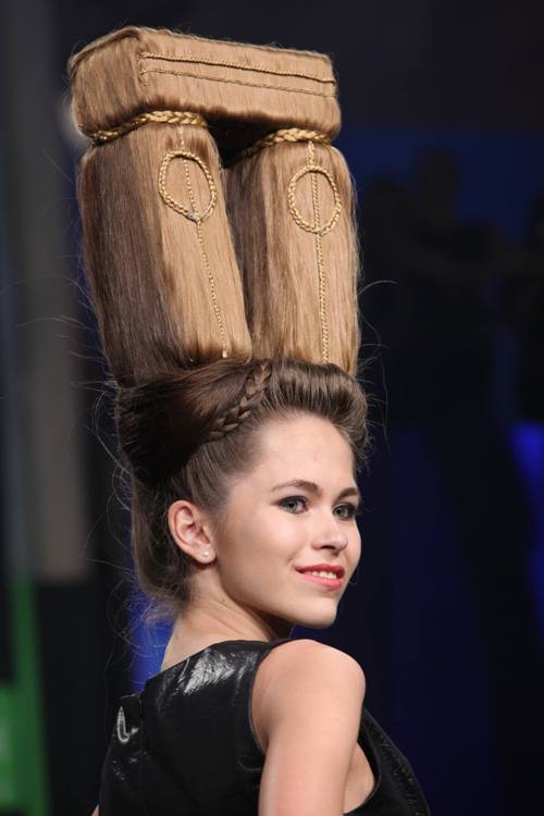 Coafura la nivel de artă! Ce minunăţii pot fi făcute cu părul nostru