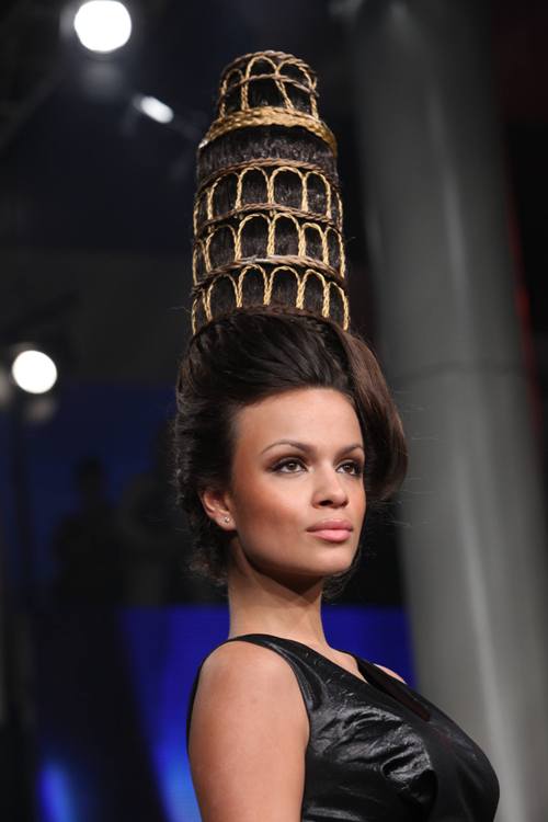 Coafura la nivel de artă! Ce minunăţii pot fi făcute cu părul nostru