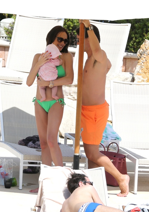 La două luni de la naştere, Tamara Ecclestone arată perfect în costum de baie