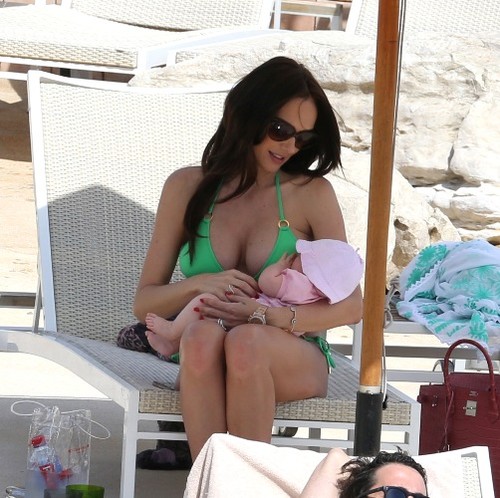La două luni de la naştere, Tamara Ecclestone arată perfect în costum de baie