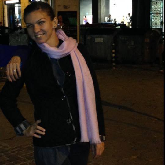Simona Halep, look şic în afara terenului. Ce fel de stil adoptă