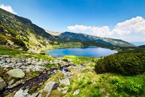 Lacuri cu Fainoşag pe care merită să le vizitezi cu familia într-un weekend