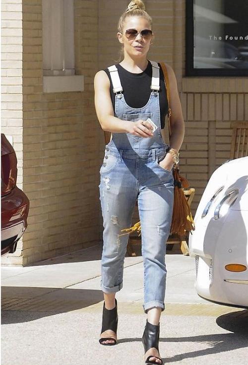 Must-have-ul verii: Salopeta din denim