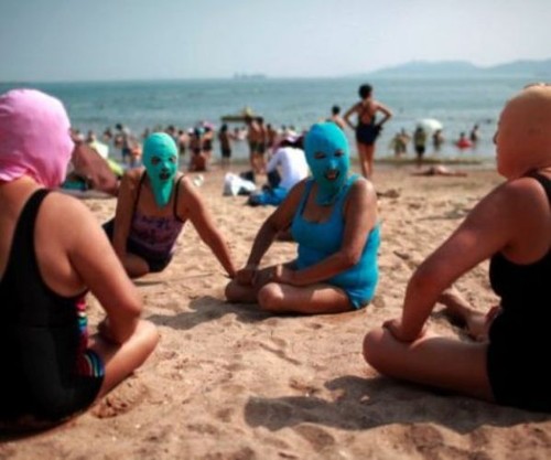 La plajă, cu mască. "Bikini facial", ultima modă în China! Video