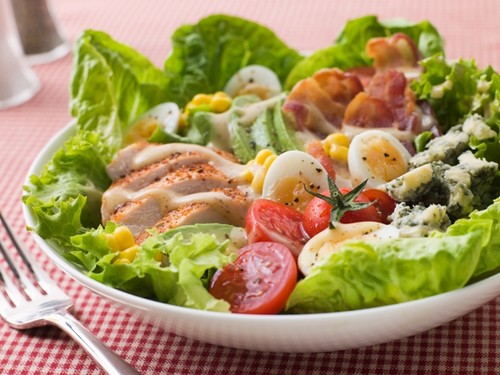 5 reţete de salate pentru slăbit
