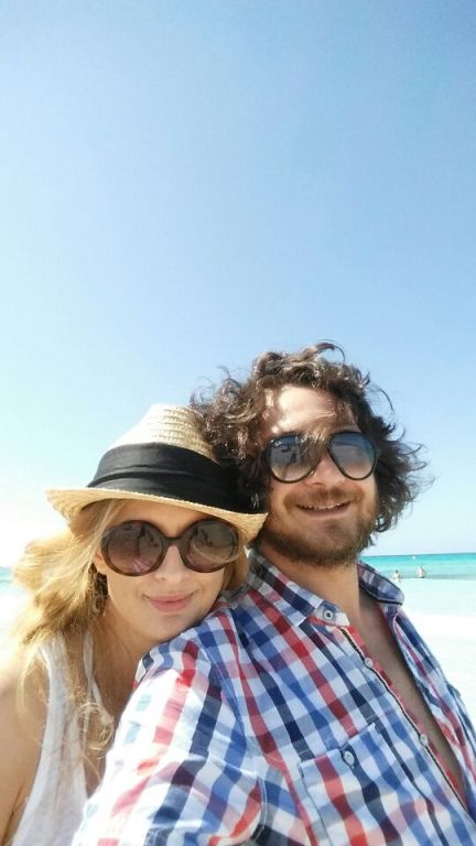 Vedetele noastre se bucură de vacanţă. Pe unde umblă