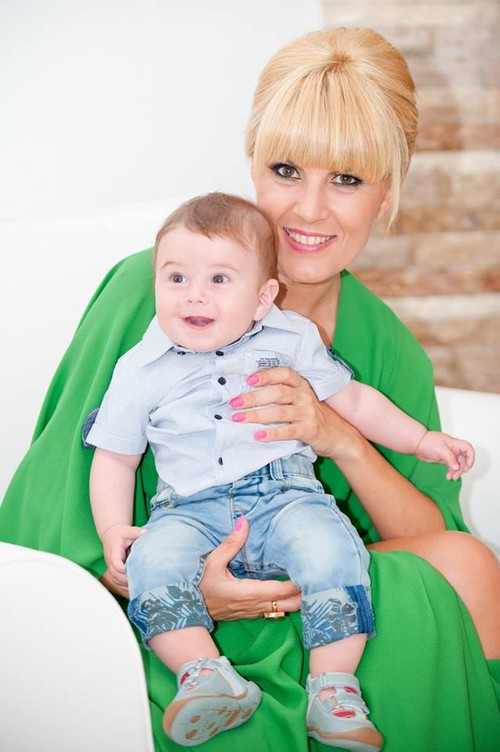Elena Udrea, înnebunită după copii. A devenit naşă de botez pentru a cincea oară! Foto