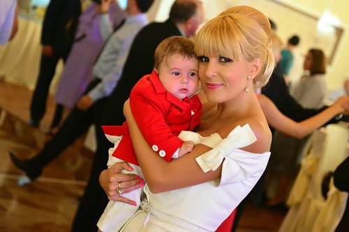 Elena Udrea, înnebunită după copii. A devenit naşă de botez pentru a cincea oară! Foto