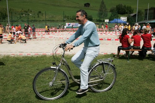 Imagini de colecţie. Politicieni pe bicicletă!