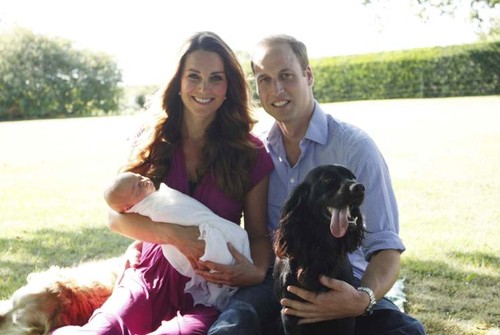 Prinţul George împlineşte astăzi un an. Iată-l cu părinţii lui în ipostaze inedite! Foto