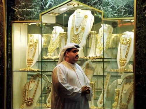 În Emiratele Arabe eşti plătit în aur dacă slăbeşti. Cât a obţinut bărbatul care a dat jos 26 de kilograme