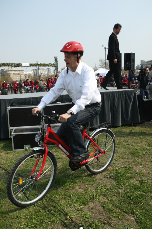 Imagini de colecţie. Politicieni pe bicicletă!