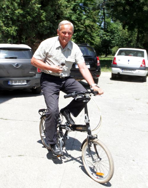 Imagini de colecţie. Politicieni pe bicicletă!