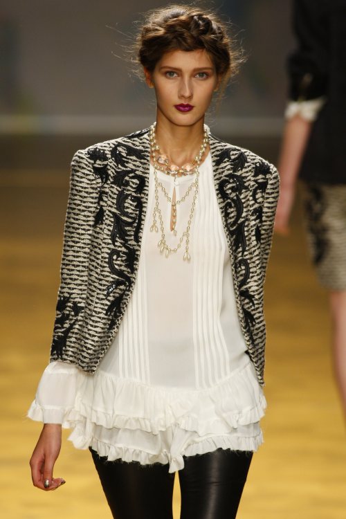 Modele românce în prezentările marilor designeri
