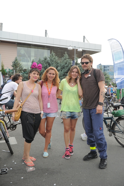 Vedete pe biciclete. Ce ţinute au îmbrăcat la Summer Bike Fiesta | Foto