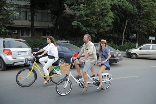 Vedete pe biciclete. Ce ţinute au îmbrăcat la Summer Bike Fiesta | Foto