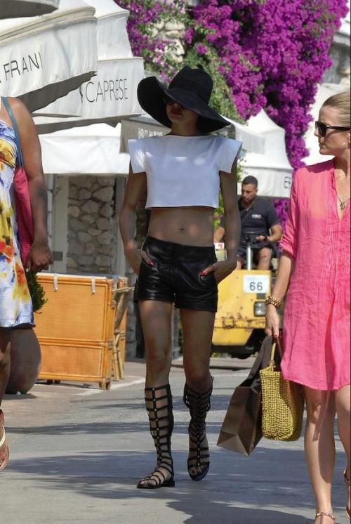 Sandalele "Gladiator", modelul care te transformă în vedetă