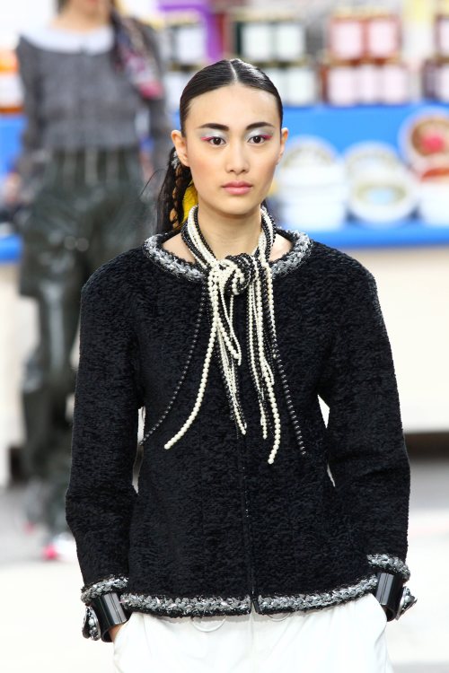 O toamnă în alb şi negru. Iată ce propun designerii