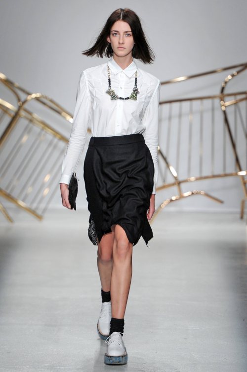 O toamnă în alb şi negru. Iată ce propun designerii