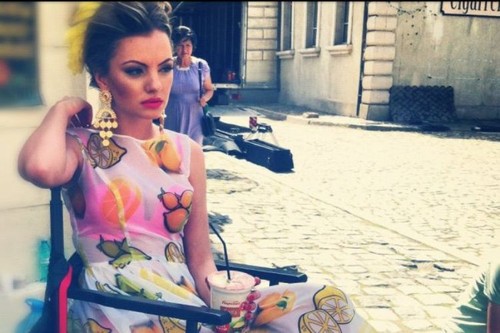Gândaci, şerpi sau câini. Vezi ce vedete de la noi au încercat "specialităţi" exotice