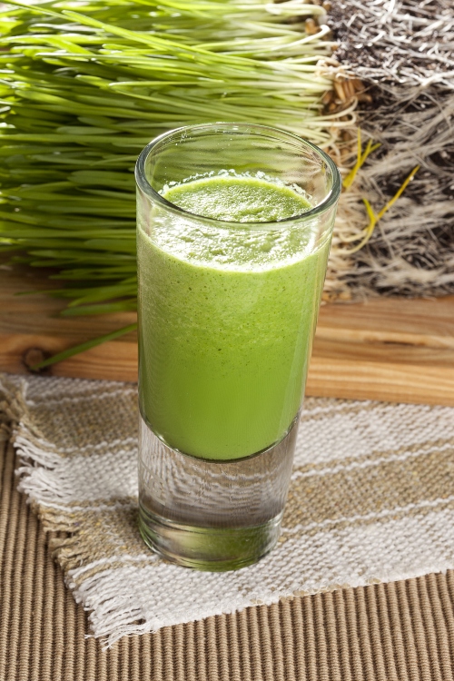 Cum să prepari un suc detoxifiant natural. Reţeta rapidă a Andreei Marin