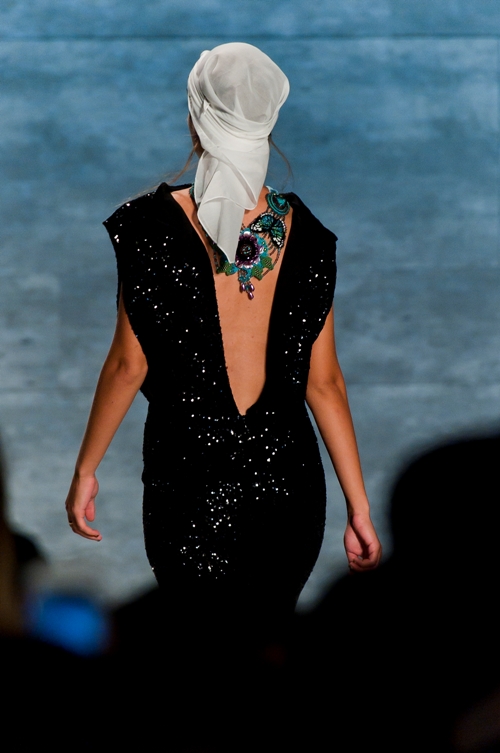 Designer român la Săptămâna Modei de la New York. A impresionat cu motivele populare! Foto