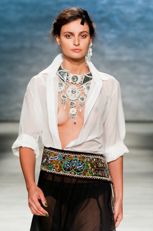 Designer român la Săptămâna Modei de la New York. A impresionat cu motivele populare! Foto