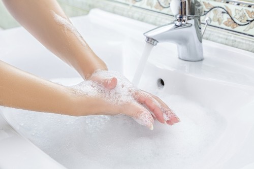 Pericolele din baie. Ce greşeli faci fără să-ţi dai seama