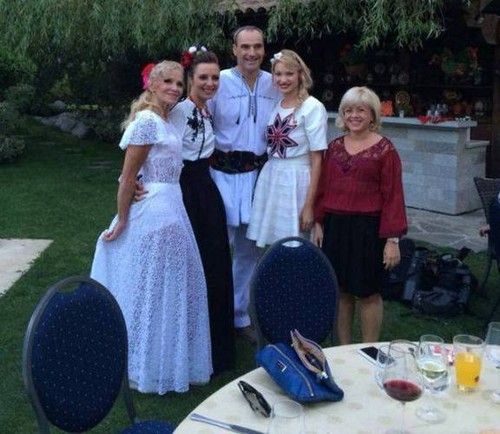 Prezentatoarea tv Roxana Iliescu, nuntă în stil tradiţional românesc | Foto