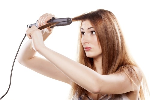 5 greşeli frecvente care îţi distrug părul! Cristi Pascu îţi arată de ce să te fereşti