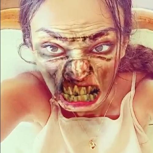 Înfricoşător! În ce monstru teribil s-a transformat Mădălina Ghenea de Halloween! Video