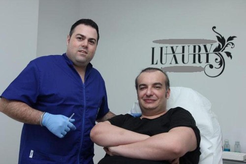 Caviar şi diamante. Cu ce tratamente costisitoare se răsfaţă vedetele noastre