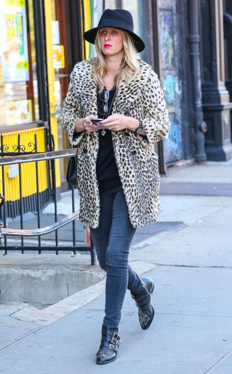 Cum porţi jacheta animal-print. Inspiră-te de la Nicky Hilton!