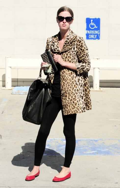 Cum porţi jacheta animal-print. Inspiră-te de la Nicky Hilton!