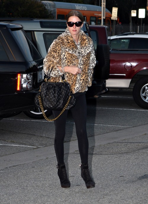 Cum porţi jacheta animal-print. Inspiră-te de la Nicky Hilton!