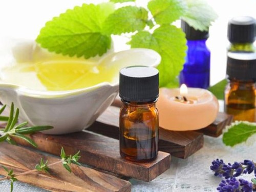 Cum să faci un parfum natural pentru păr. Reţeta Ioanei Ginghină