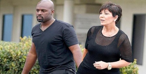 Mama lui Kim Kardashian şi-a revenit după divorţ. Uite cum arată iubitul ei mai tânăr