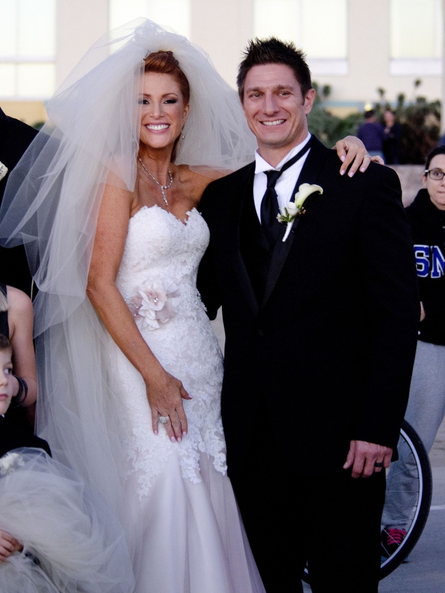 angie-everhart-nunat