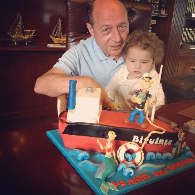 traian-basescu-bunic 2