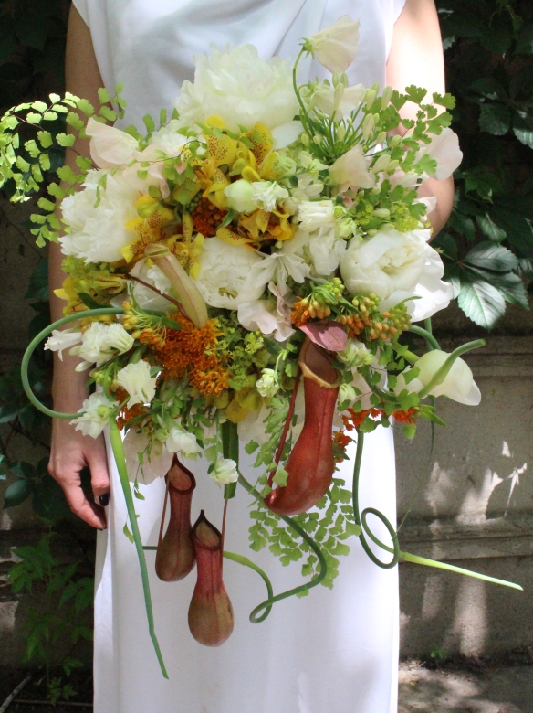 buchet dhaniel nora purple flowers 