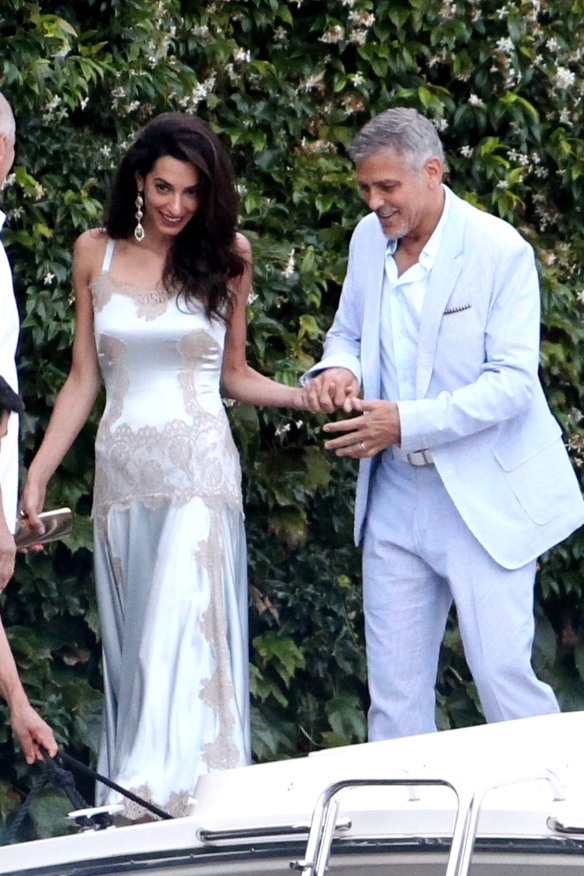 george amal clooney în alb 