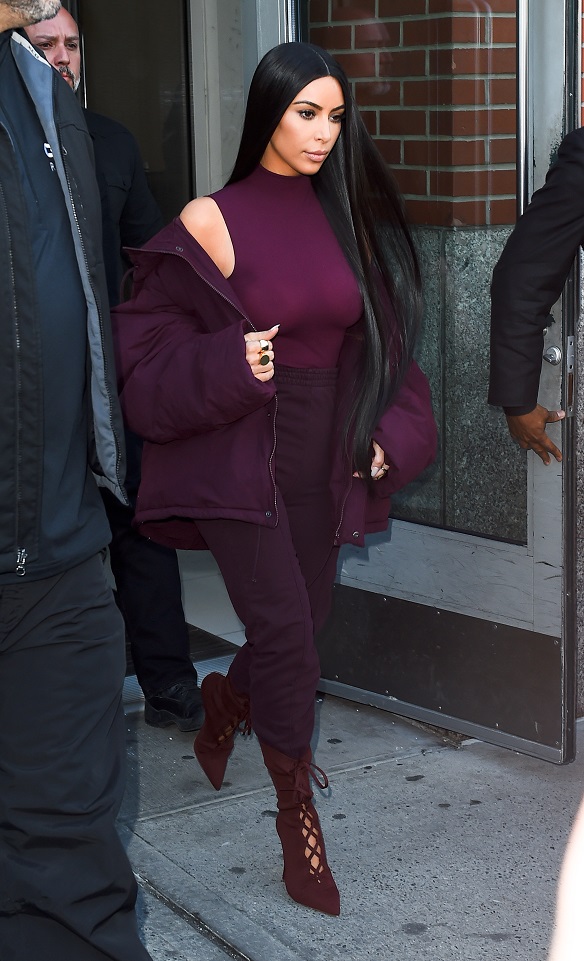 kim kardashian kanye west burgundy ținută yeezy season 5 