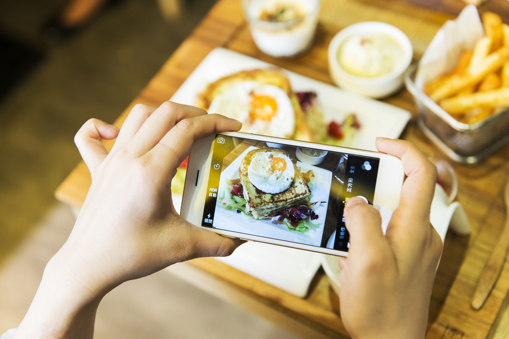 10-postări-Instagram-care-ar-face-orice-bărbat-să-ți-dea-unfollow-mancarea
