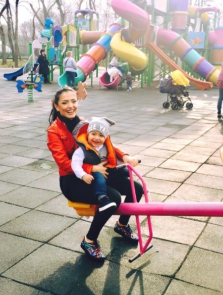 Andreea Mantea la plimbare în parc