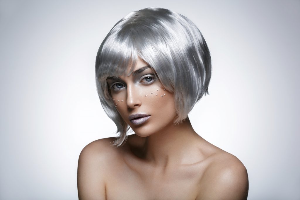 rujurile sidefate si metalice greșeli de make-up care te îmbătrânesc.