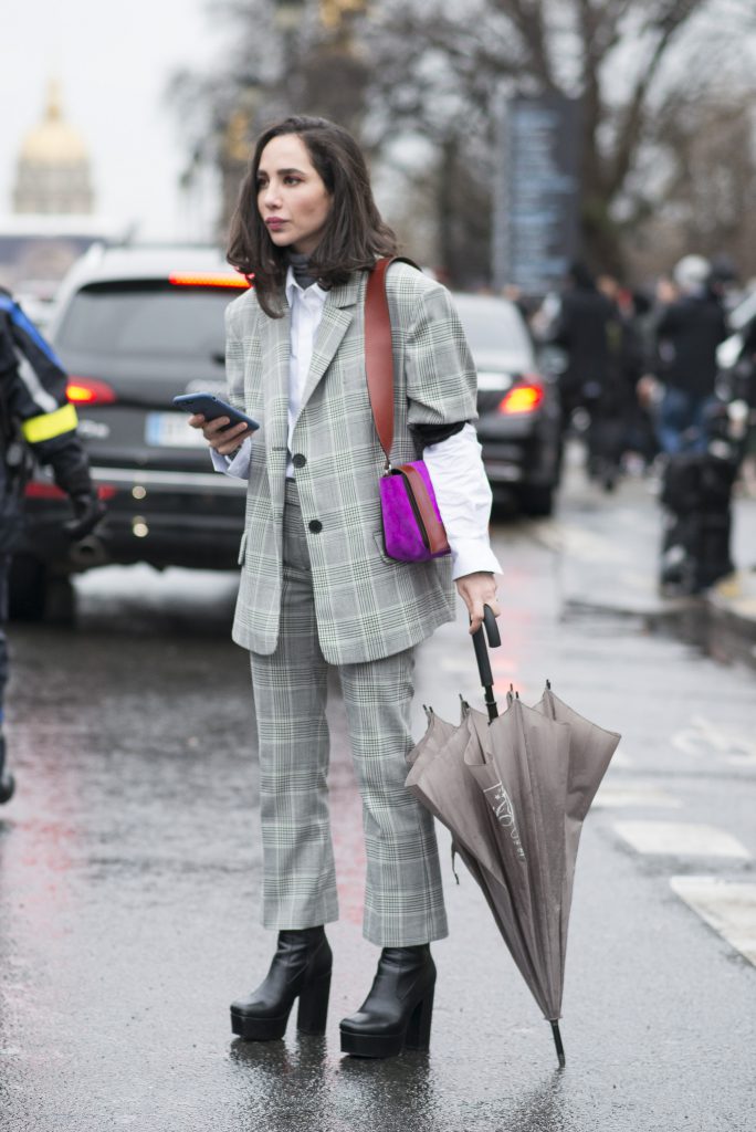 tinuta-calcata-costum-la-4-ace-paris-fashion-week Cum să dai impresia de ținută scumpă, cumpărată cu bani puțini