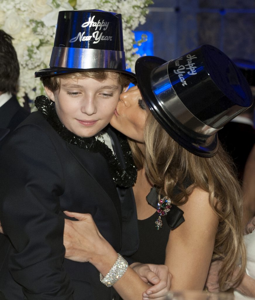 melania-trump-si-barron-trump-2-anul-nou-2017